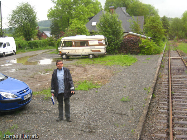 Einsamer Posten: Hermesdorf ist mit einem Bediensteten für die Zugmeldungen besetzt.