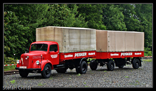 Doch nicht nur um die Massengüter geht es beim Brecher- und Transportfest. Bis vor etwa zwanzig Jahren wurde am Waldbröler Bahnhof Stückgut zwischen Bahn und LKW umgeschlagen. Dafür steht u.a. der Hängerzug der Spedition Peisker.