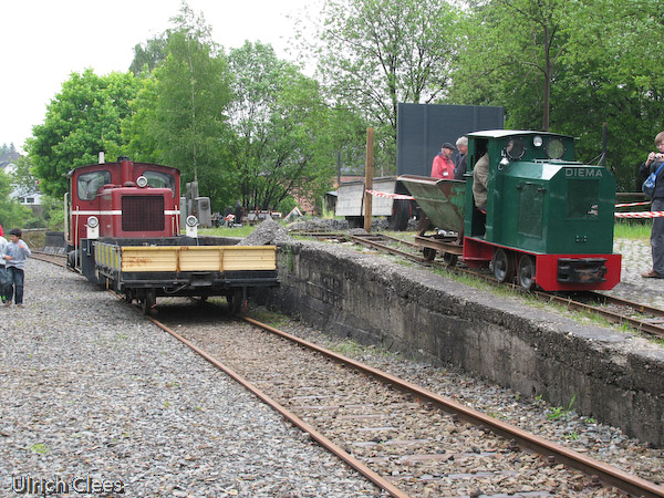 ... auf die Laderampe geschoben ...
